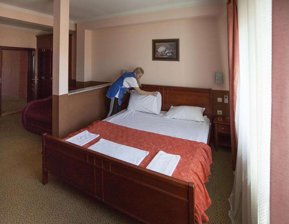 Hotel Atlas Нови пазар Екстериор снимка