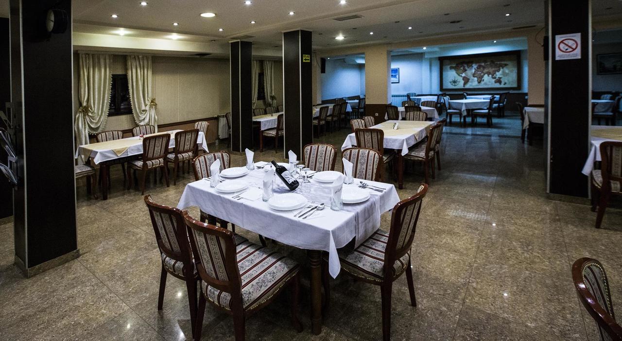 Hotel Atlas Нови пазар Екстериор снимка