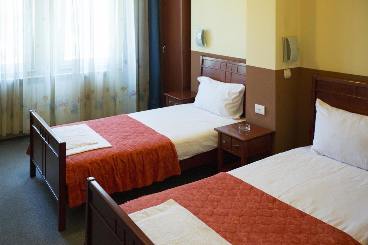 Hotel Atlas Нови пазар Екстериор снимка