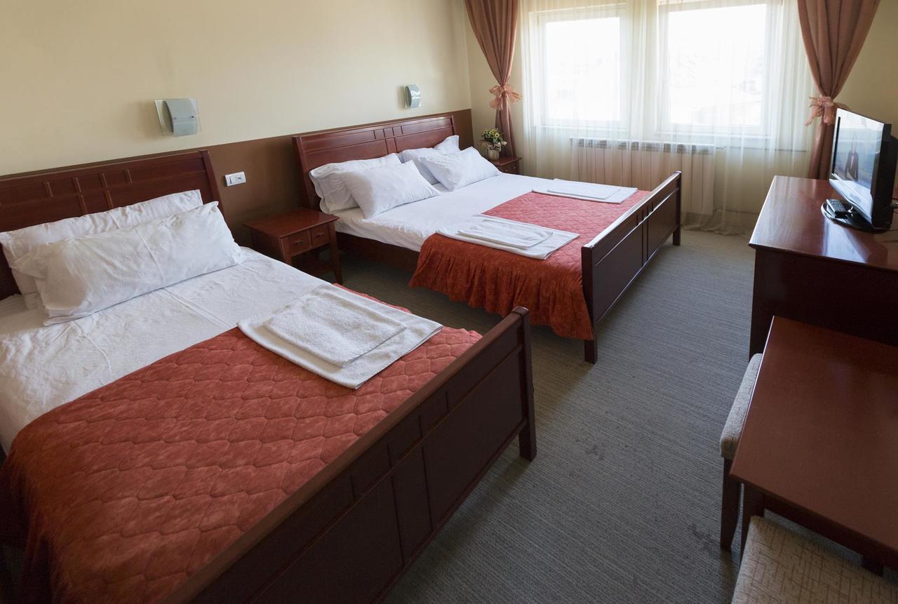 Hotel Atlas Нови пазар Екстериор снимка