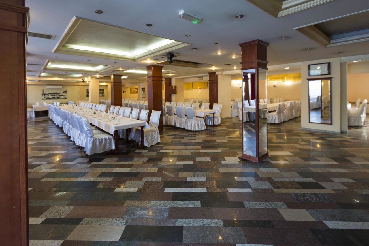 Hotel Atlas Нови пазар Екстериор снимка