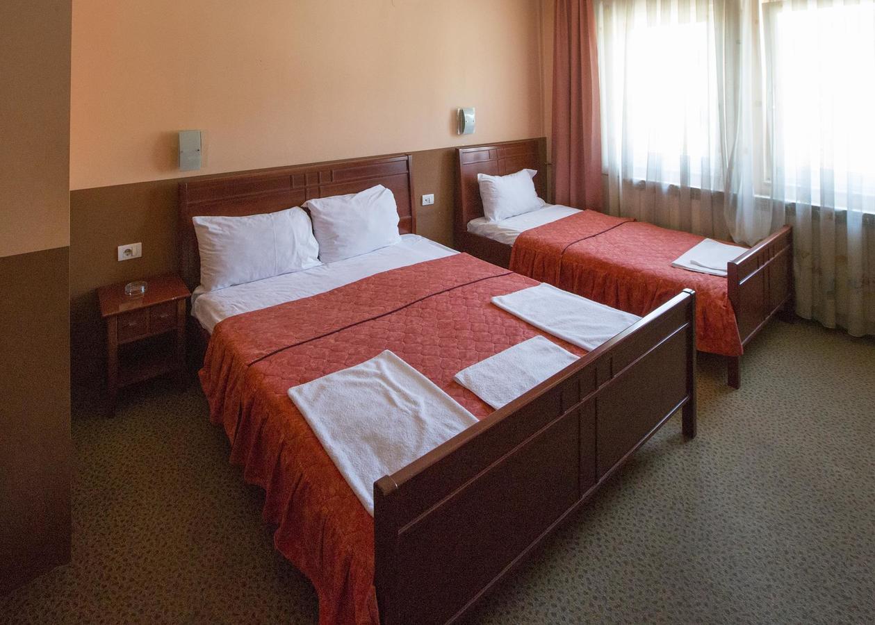 Hotel Atlas Нови пазар Екстериор снимка
