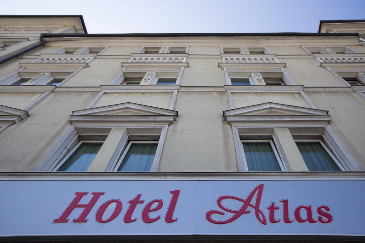 Hotel Atlas Нови пазар Екстериор снимка