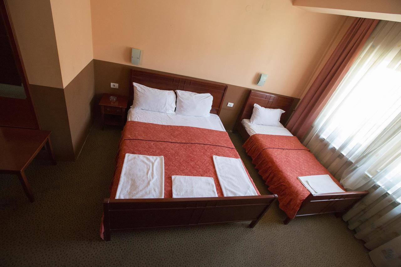 Hotel Atlas Нови пазар Екстериор снимка