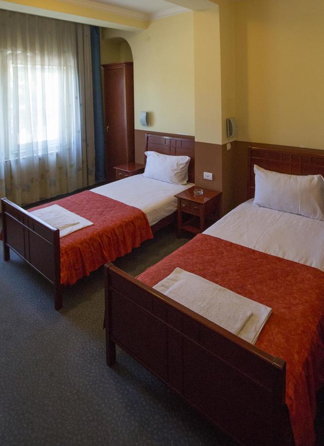 Hotel Atlas Нови пазар Екстериор снимка