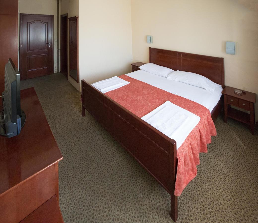 Hotel Atlas Нови пазар Екстериор снимка