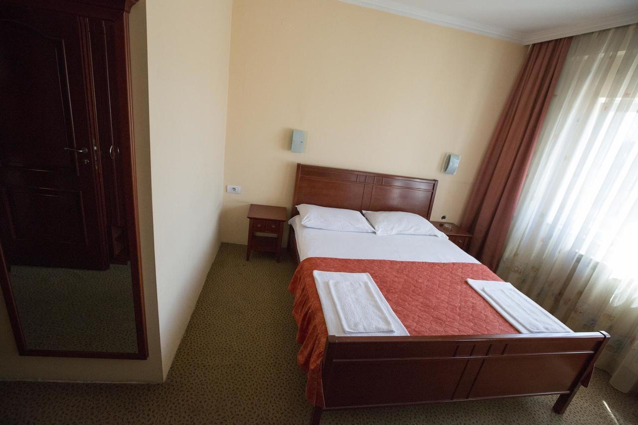 Hotel Atlas Нови пазар Екстериор снимка