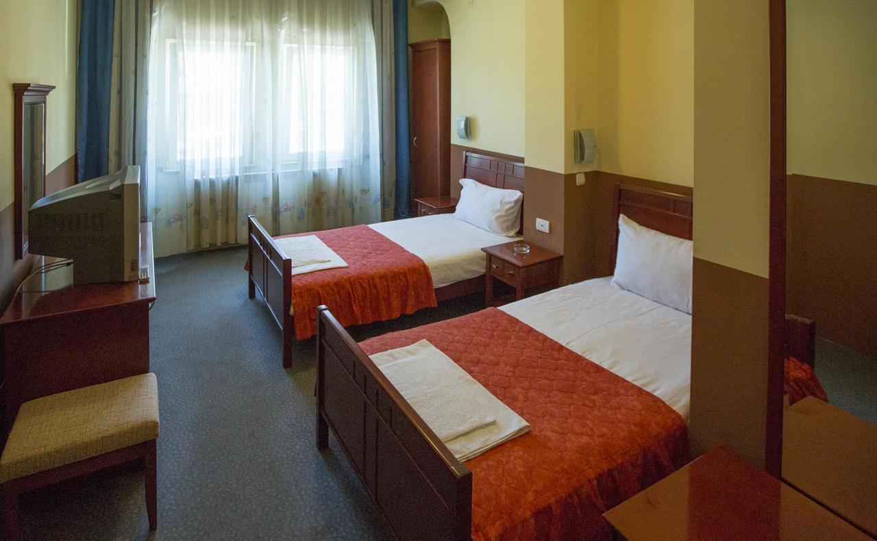 Hotel Atlas Нови пазар Екстериор снимка