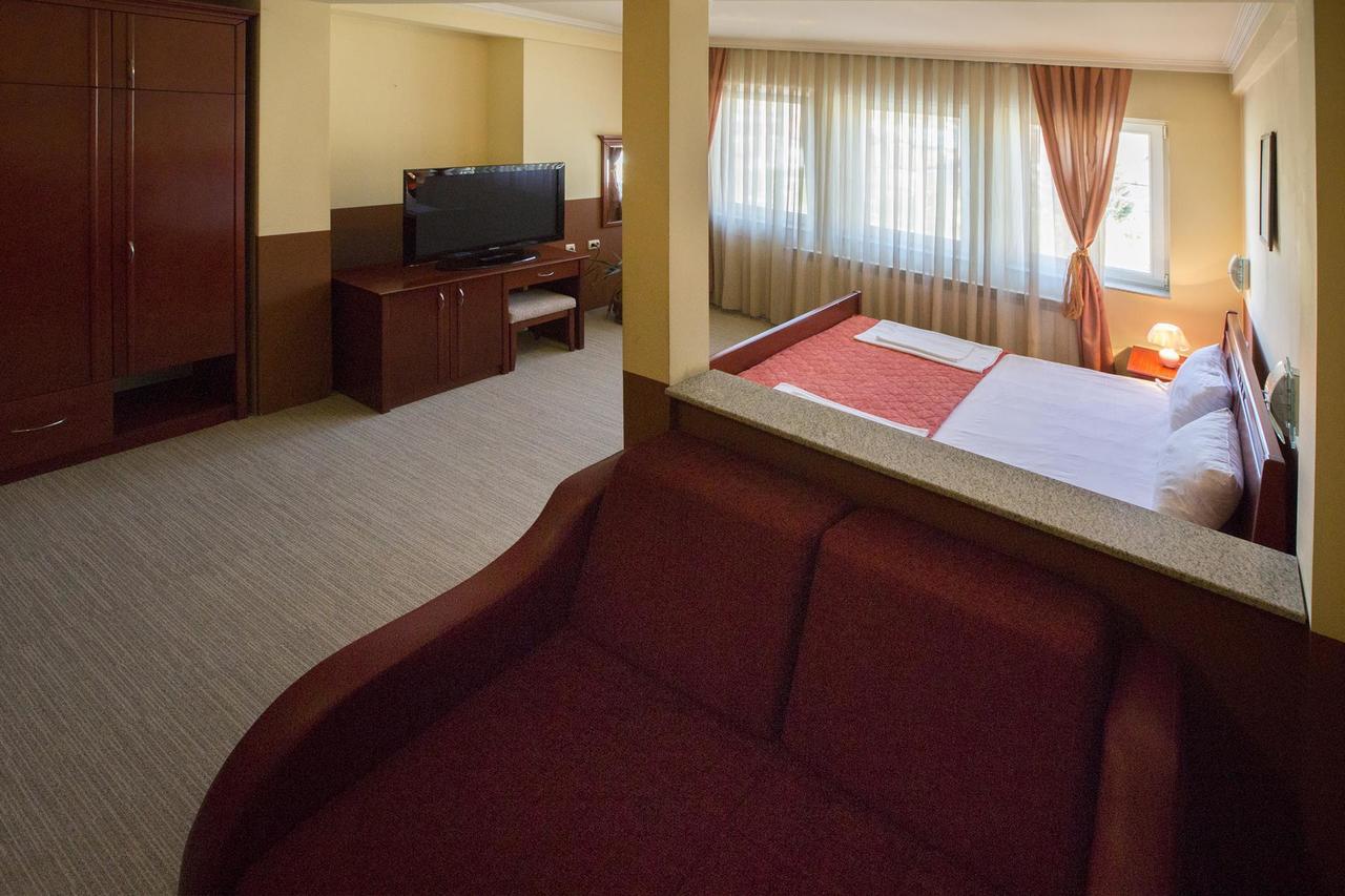 Hotel Atlas Нови пазар Екстериор снимка