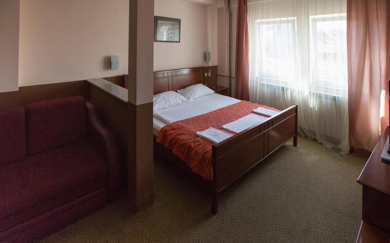 Hotel Atlas Нови пазар Екстериор снимка